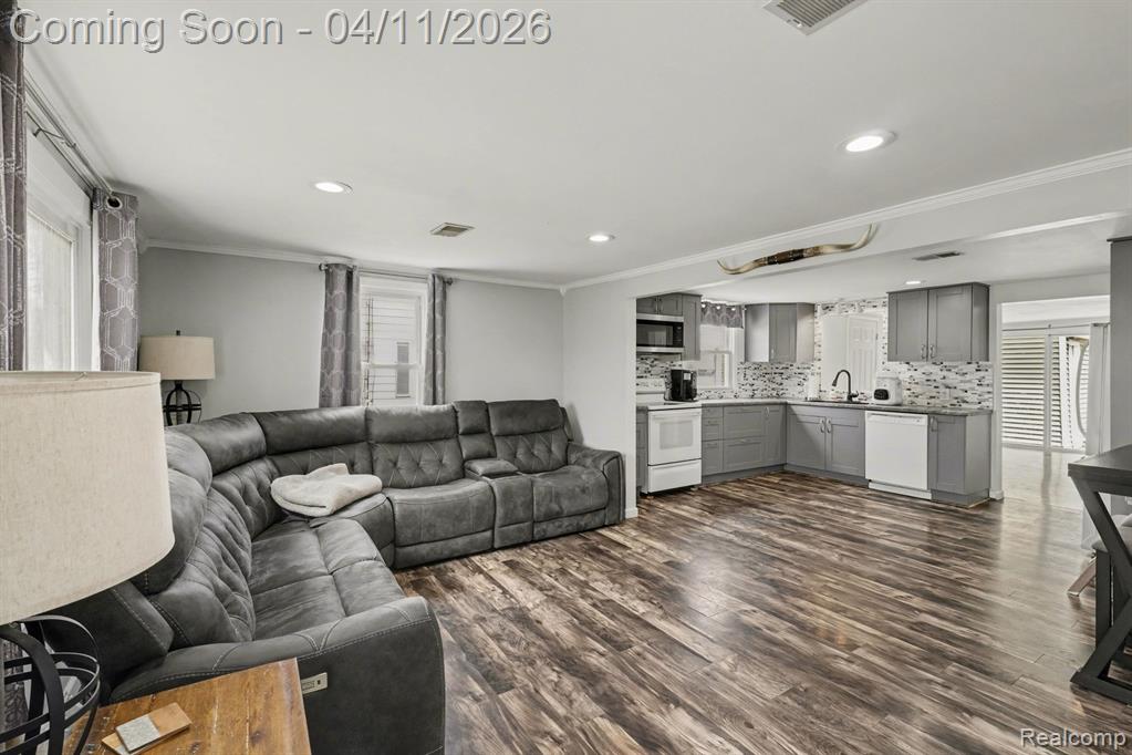 16485 Jennings Road, Fenton, MI 48430 — Photo 9