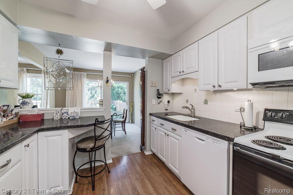 5395 BREEZE HILL, Troy, MI 48098 — Photo 12