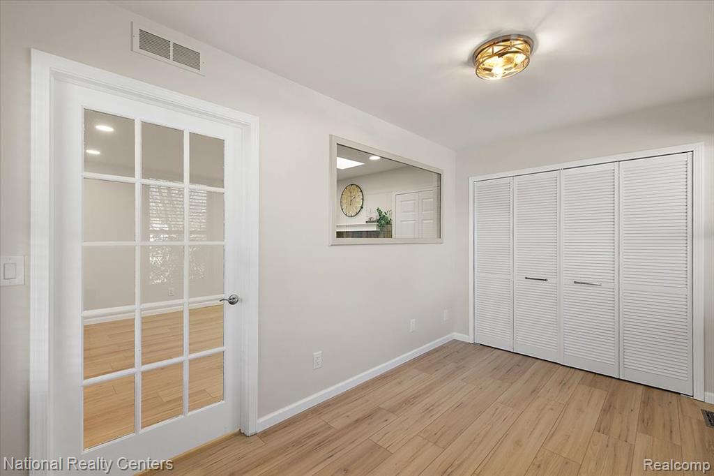 1938 Beverly Street, Keego Harbor, MI 48320 — Photo 36