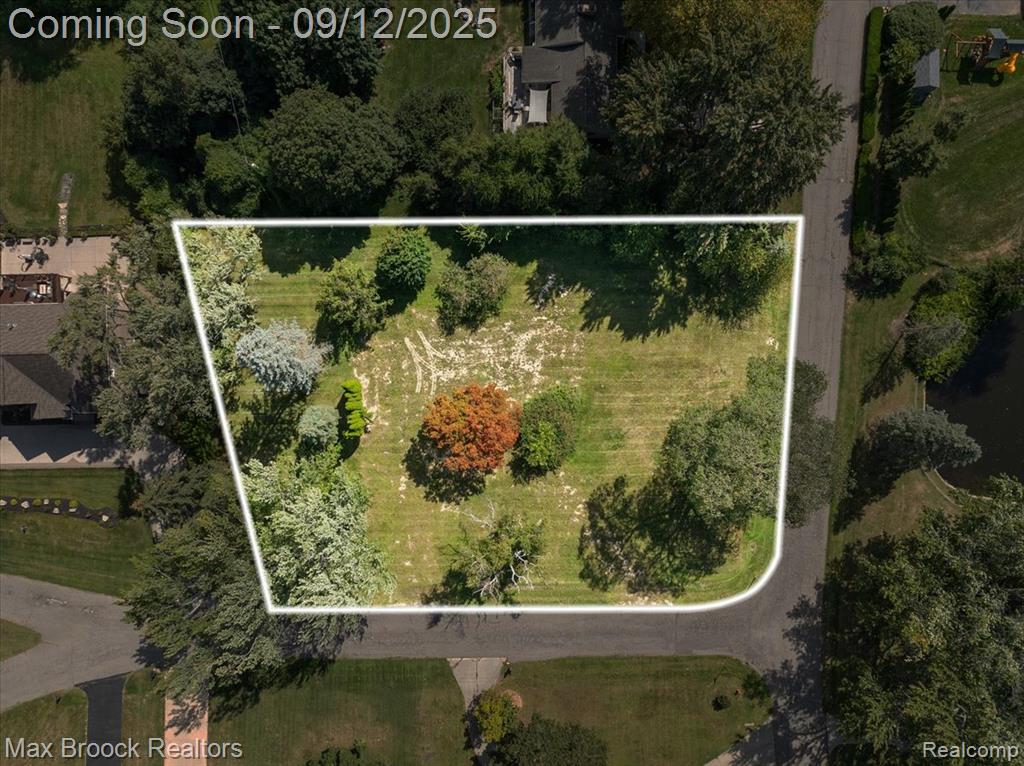 1027 Joanne Court, Bloomfield Hills, MI 48302 — Photo 2