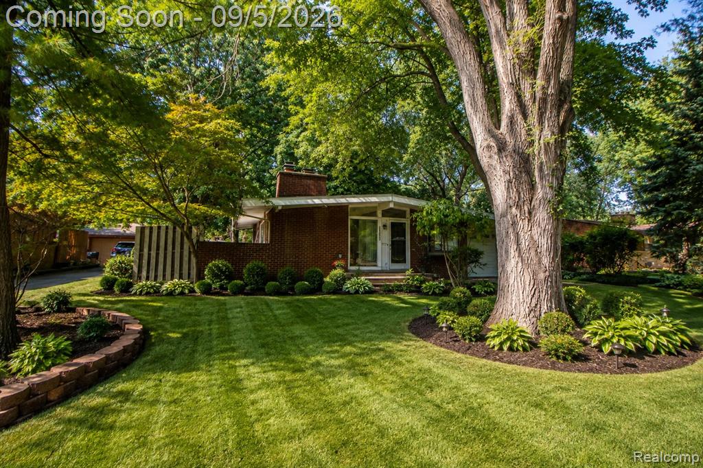 29905 Pleasant Trail, Southfield, MI 48076