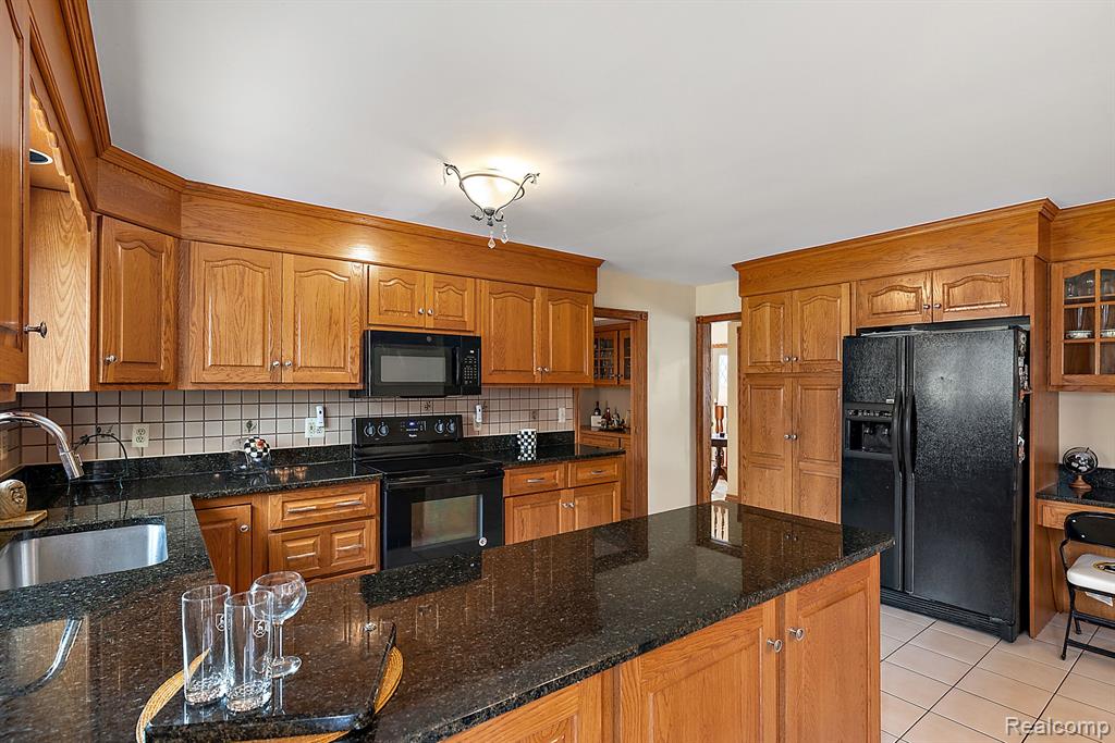 4366 Ardmore Drive, Bloomfield Hills, MI 48302 — Photo 16
