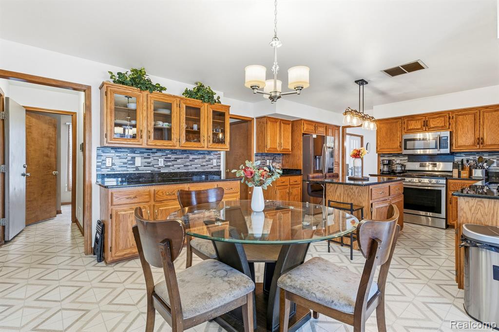53428 Gregory Drive, Macomb, MI 48042 — Photo 7