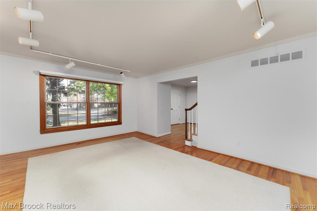 5946 Cherry Crest Drive, West Bloomfield, MI — Photo 4