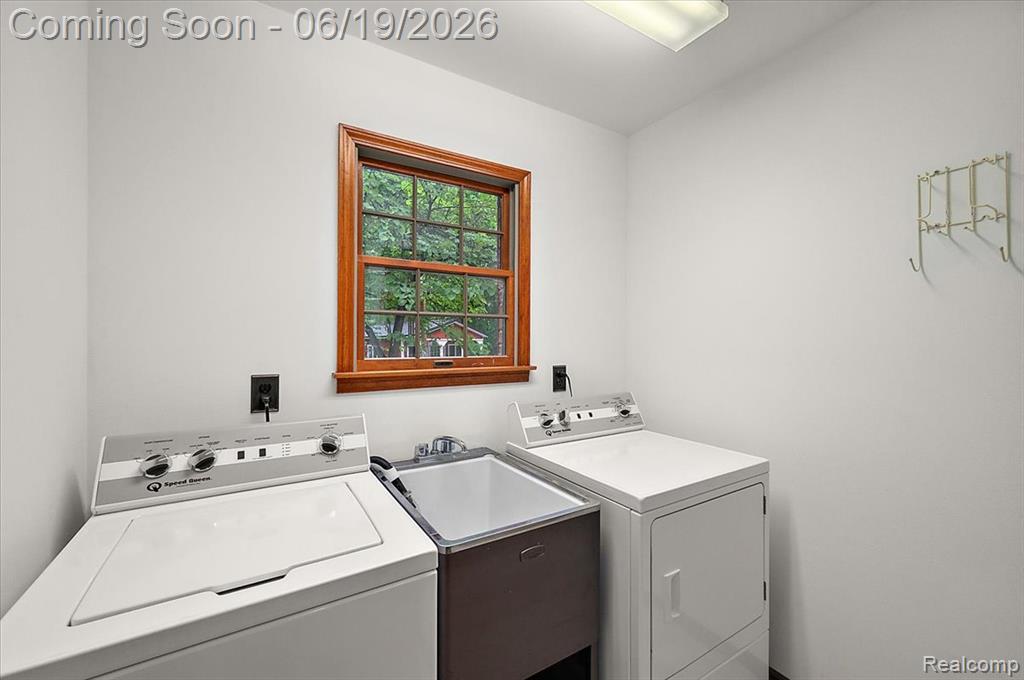 670 Rolling Acres Drive, Ortonville, MI 48462 — Photo 29