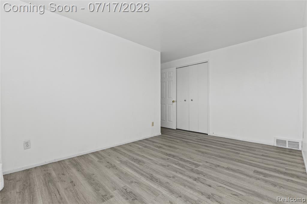 8136 Busko, Warren, MI 48093 — Photo 25