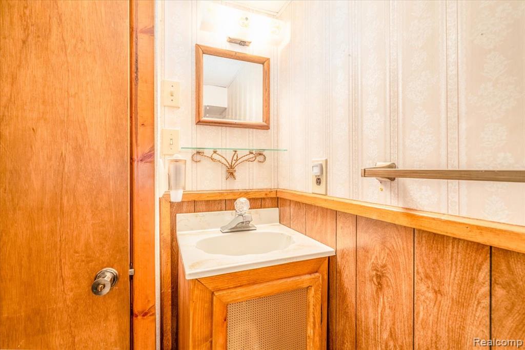 9436 Essex Street, Romulus, MI 48174 — Photo 43
