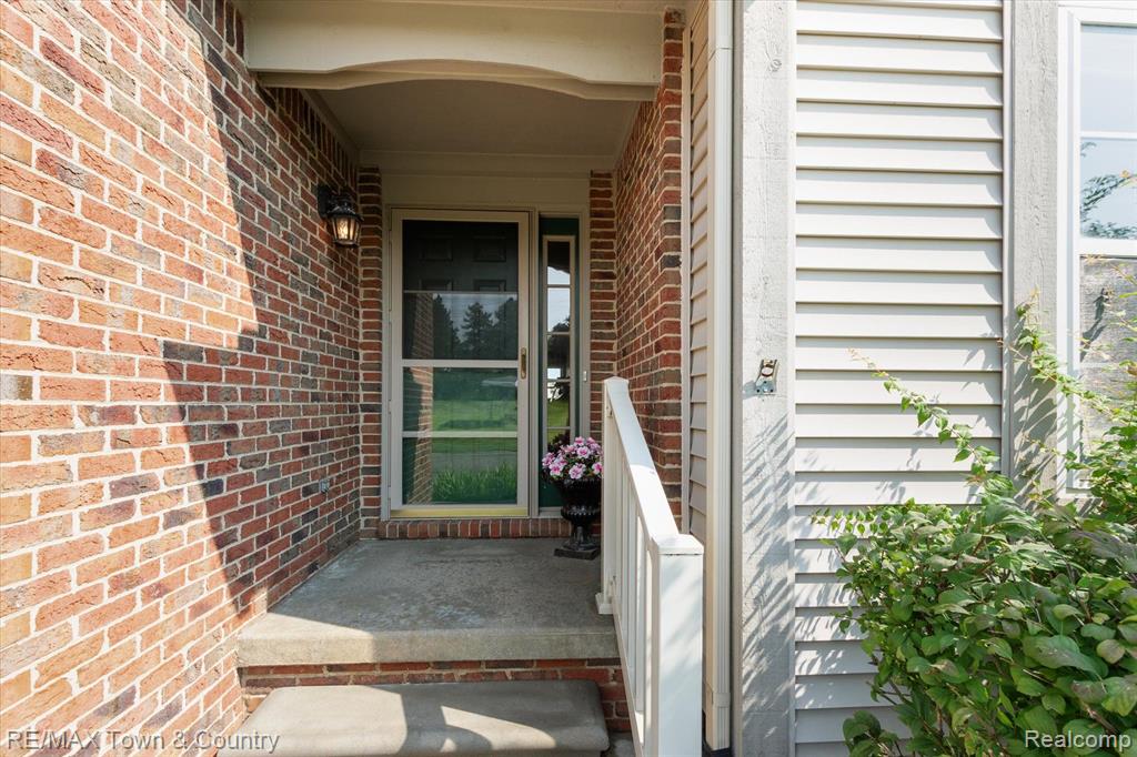 2571 ARALIA Drive, Howell, MI 48855 — Photo 4
