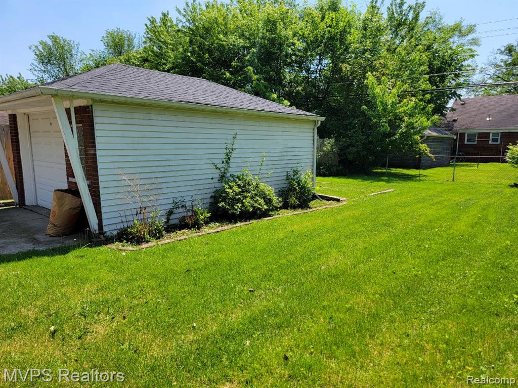 20220 Lancaster Street, Harper Woods, MI 48225 — Photo 16