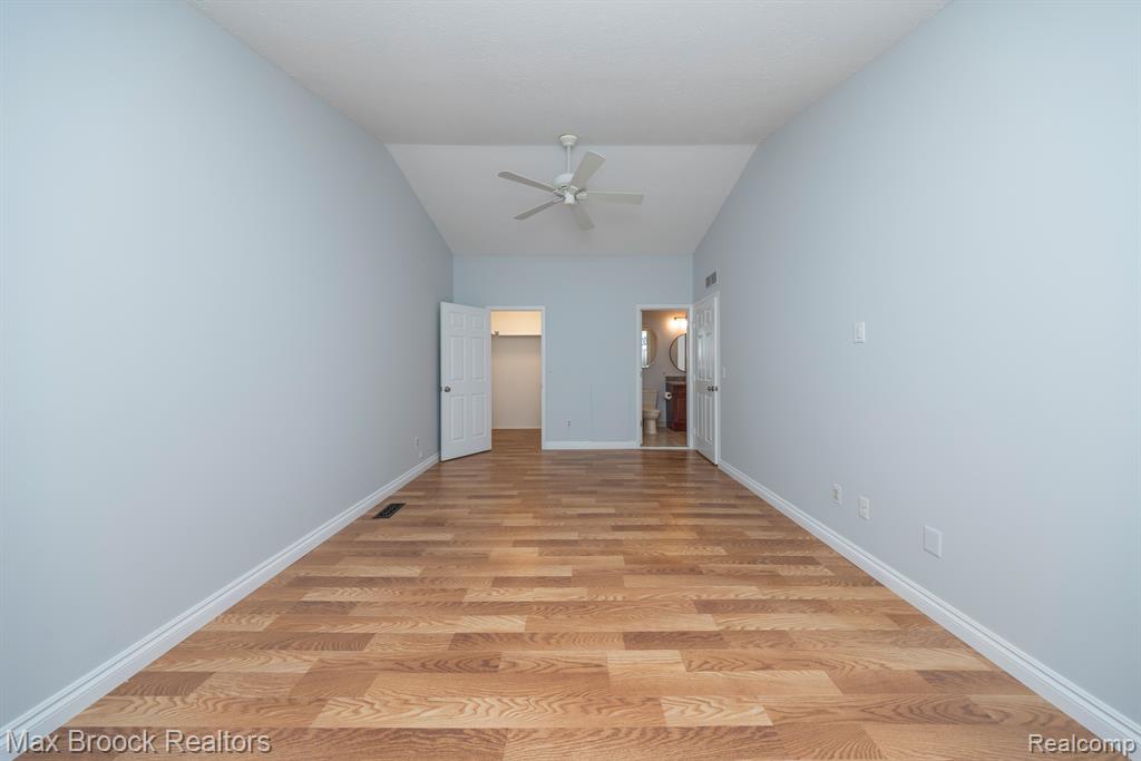 1556 MARINER Drive, Walled Lake, MI 48390 — Photo 35