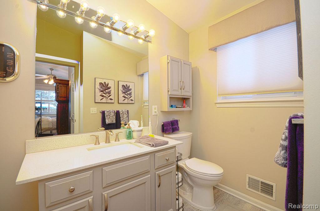 7968 Divot Drive E, 5, Waterford, MI 48327 — Photo 16