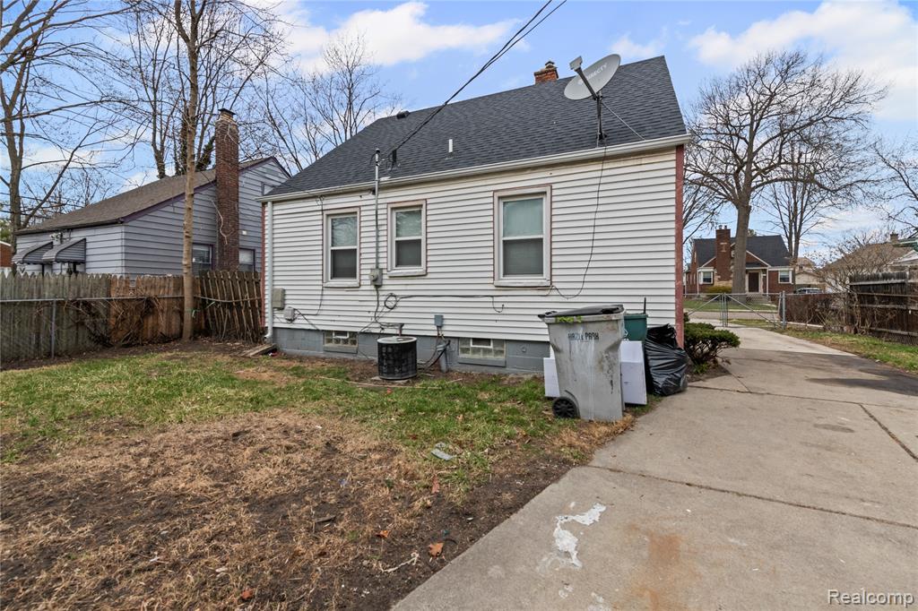 516 E Granet Avenue, Hazel Park, MI 48030 — Photo 7