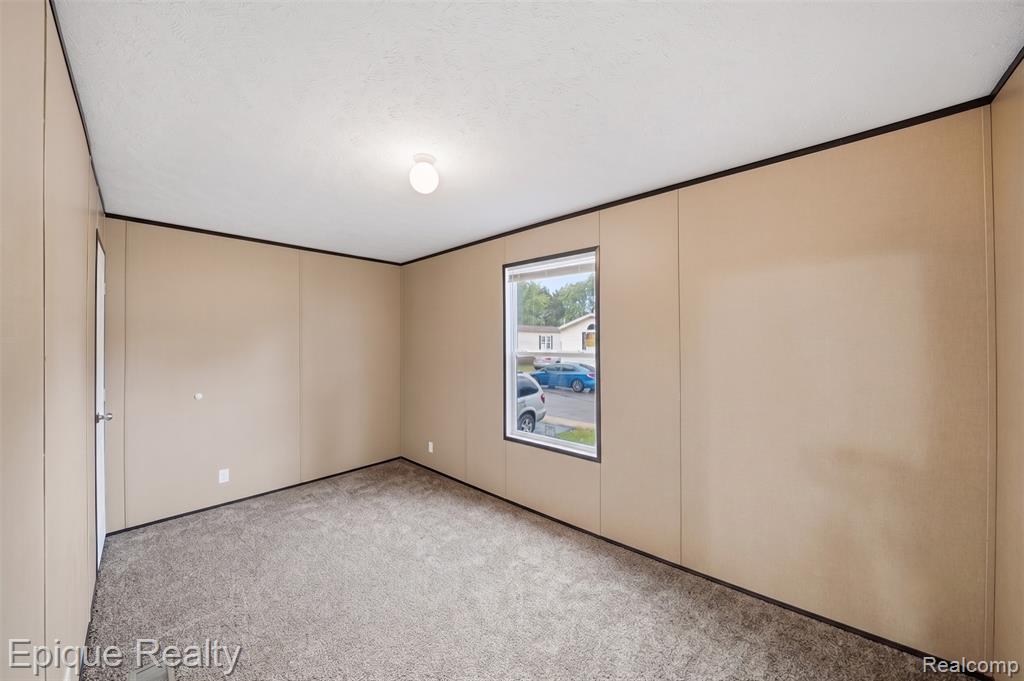 48580 Pineview Drive, Shelby Twp, MI 48317 — Photo 18