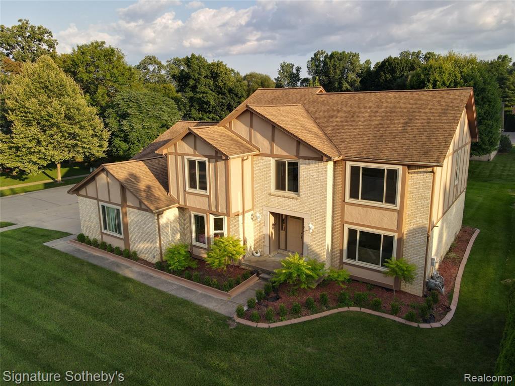 6710 WESTPOINTE Drive, Troy, MI 48085 — Photo 2