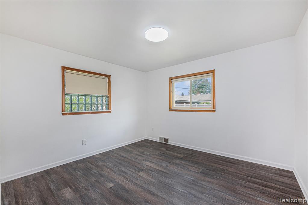 5239 E 13 Mile Road, Warren, MI 48092 — Photo 9