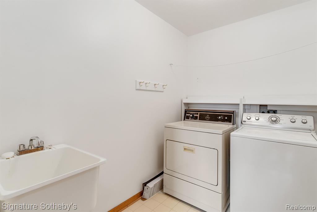 359 MARIGOLD Circle, Westland, MI — Photo 15