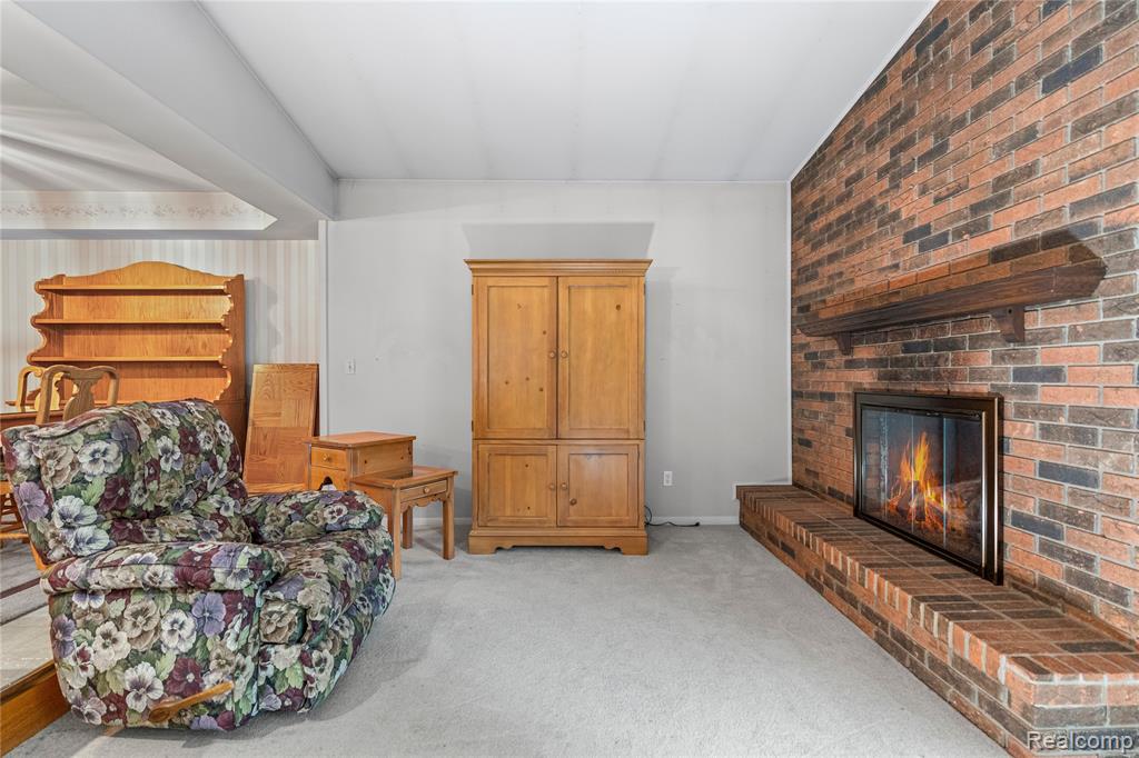 6247 King Arthur Court, Swartz Creek, MI 48473 — Photo 18