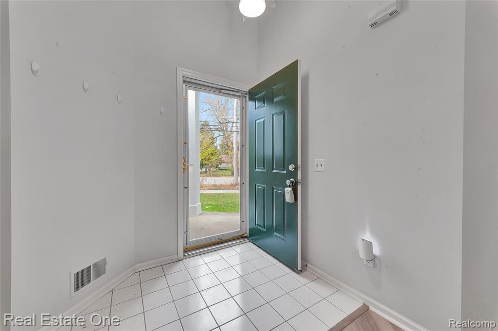 691 Chestnut Drive, Wixom, MI 48393 — Photo 12