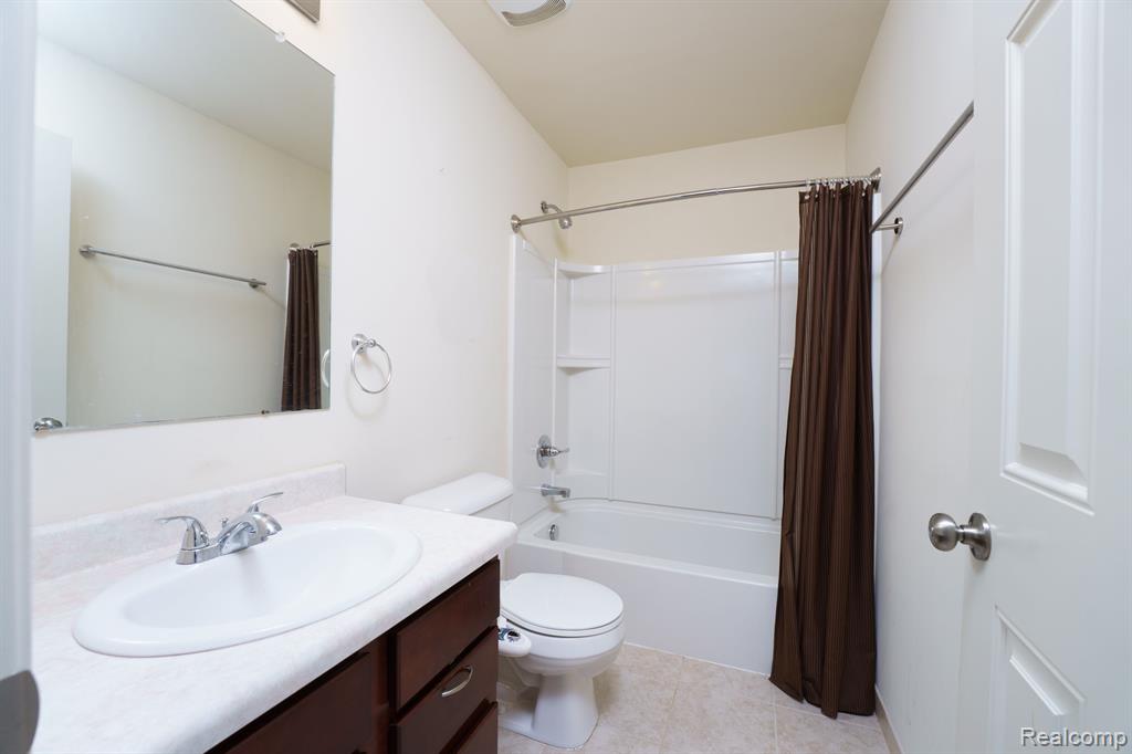 4880 Shellbark Drive, Ypsilanti, MI 48197 — Photo 33