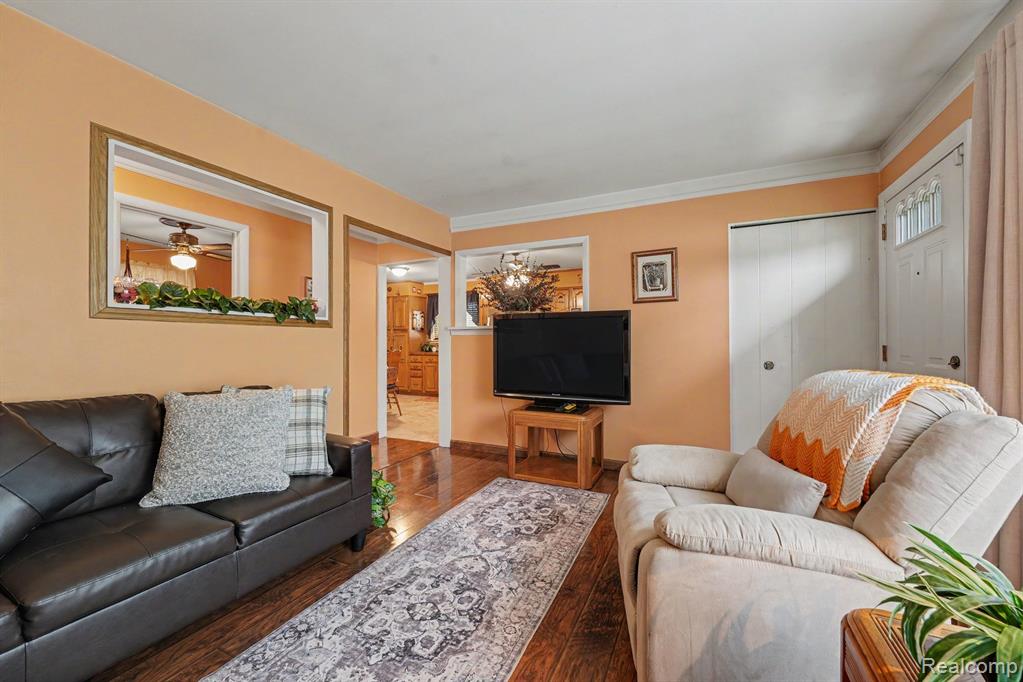 Photo 6