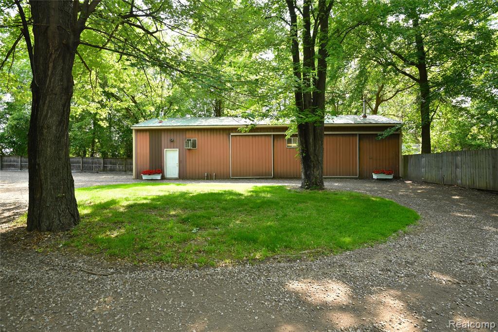 960 Eckford Drive, Troy, MI 48085 — Photo 39
