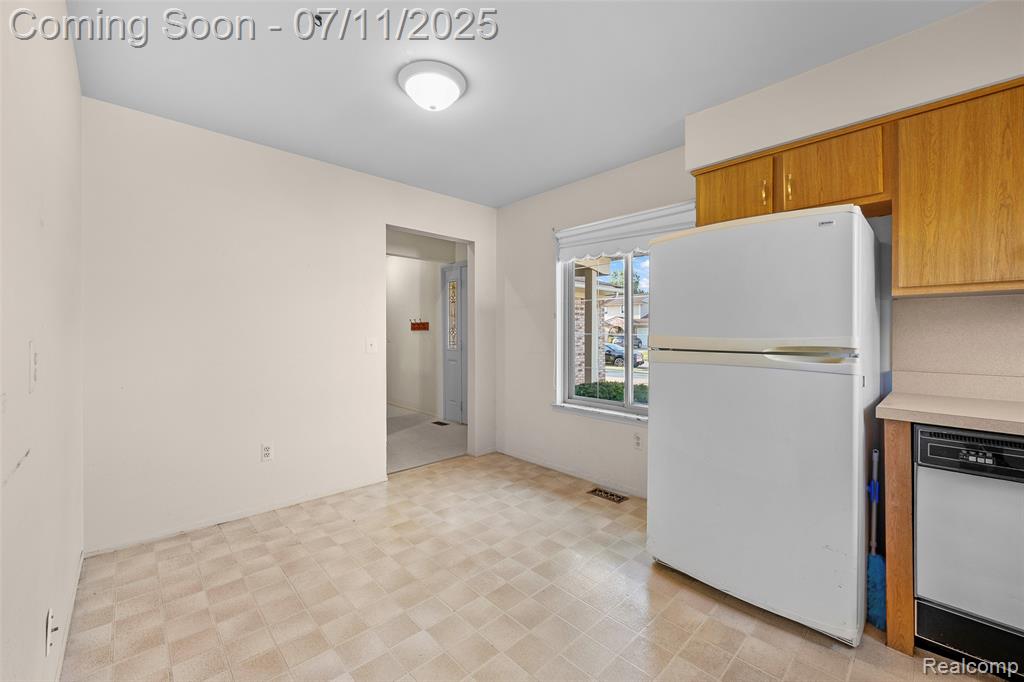 43702 Stuart Drive, Canton, MI 48187 — Photo 13