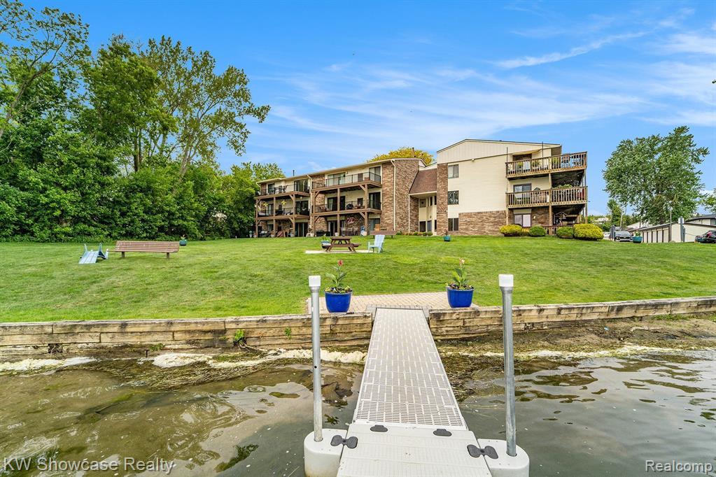 895 S PONTIAC Trail, C206, Walled Lake, MI 48390 — Photo 22