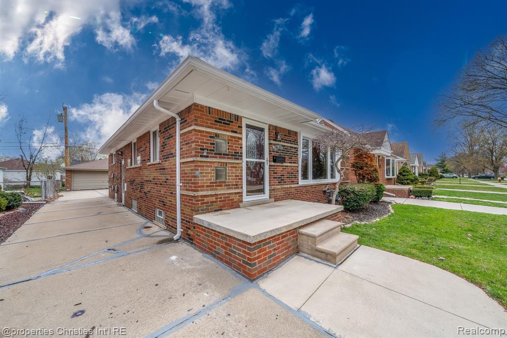 7631 ROBINSON Avenue, Allen Park, MI 48101 — Photo 24