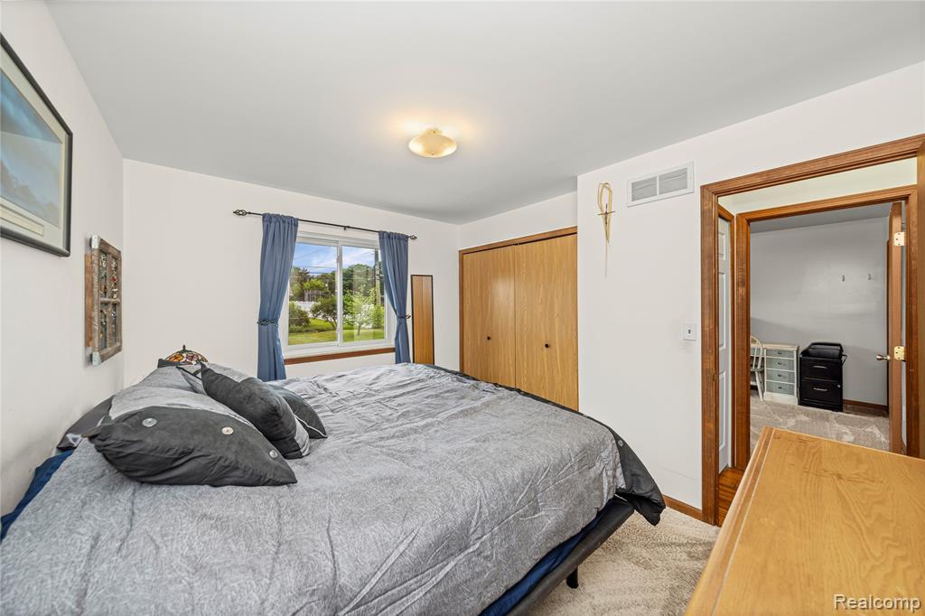 9085 Deering Street, Livonia, MI 48150 — Photo 19