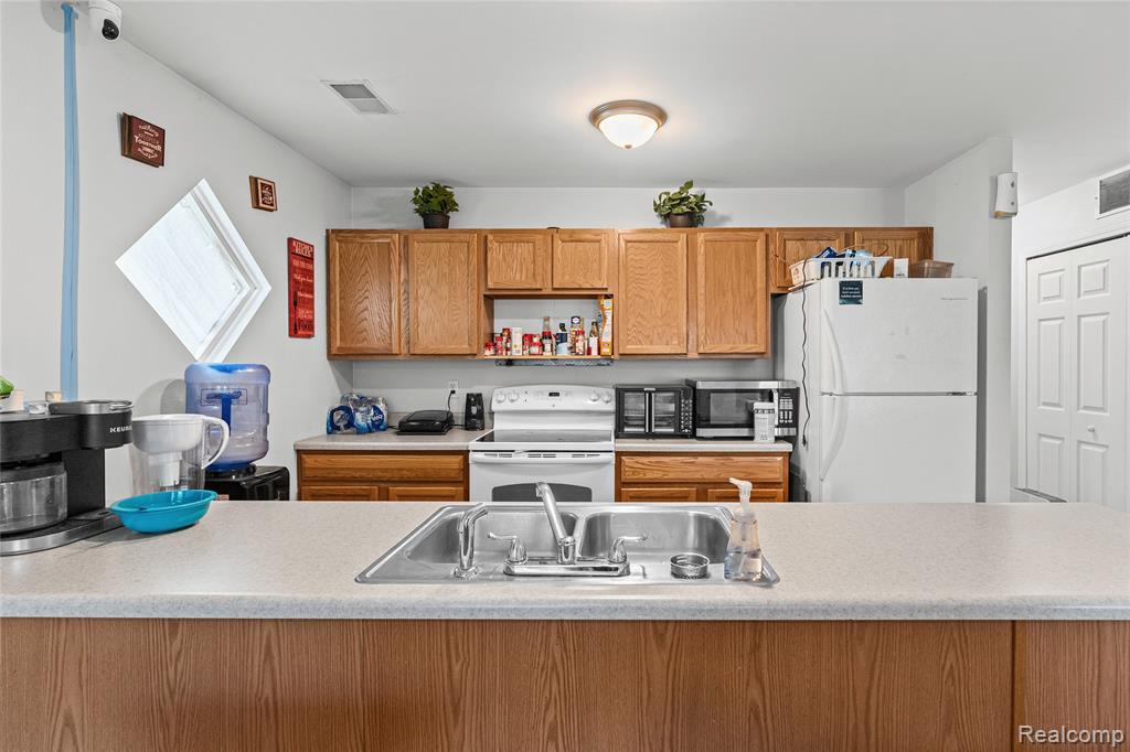 4485 Home Town Drive, Flint, MI 48506 — Photo 6