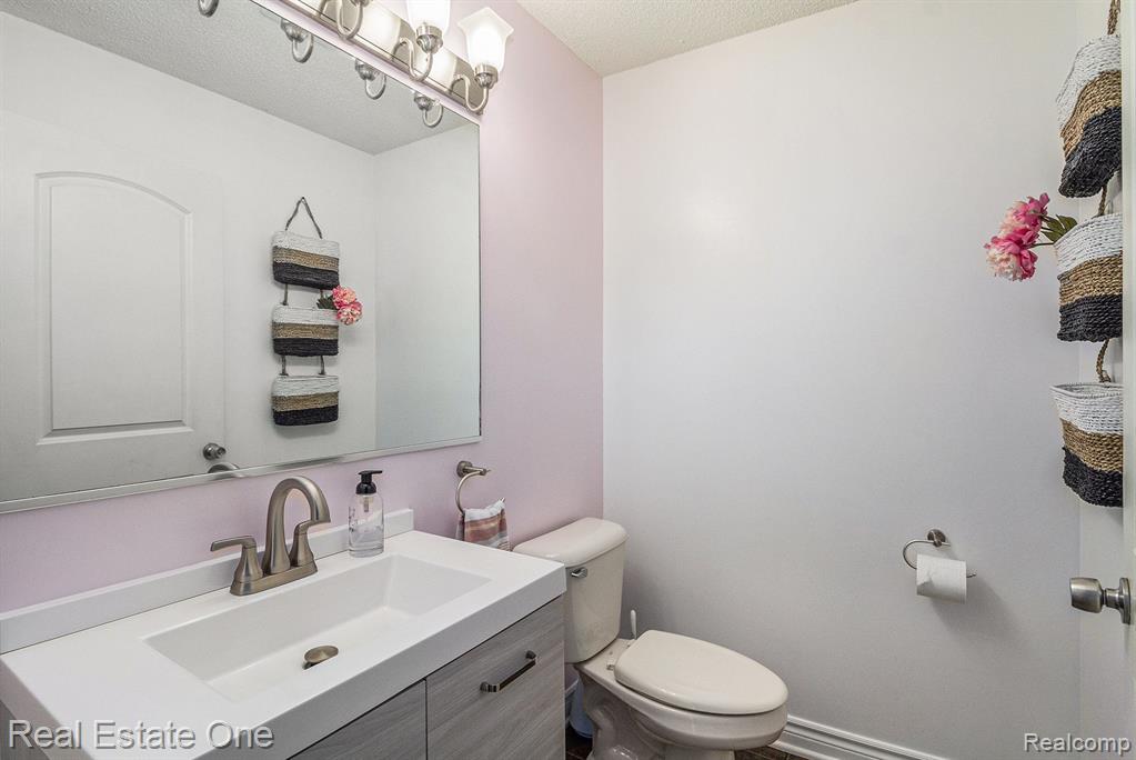 8155 Sheraton Park Drive, Fenton, MI 48430 — Photo 22