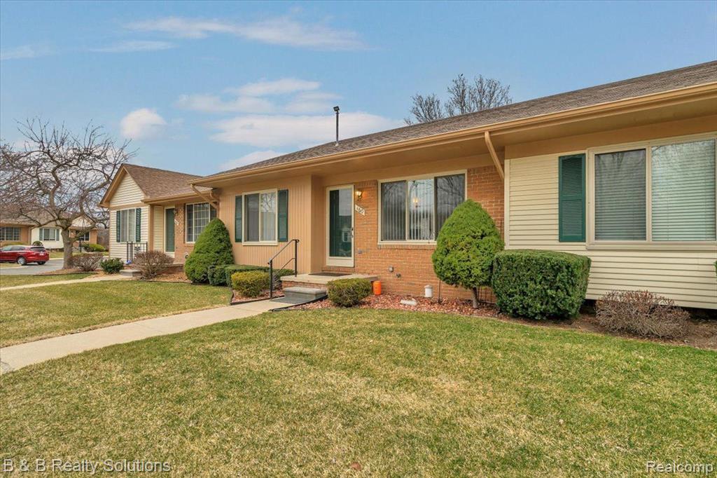 460 FAIRGROVE Street, Romeo, MI 48065 — Photo 3