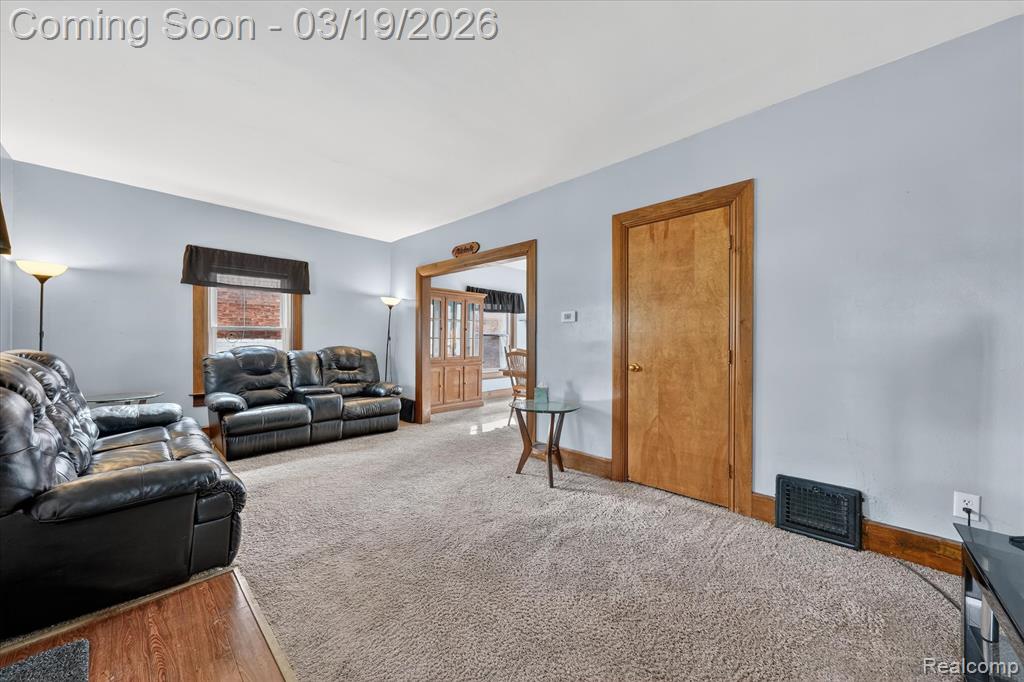 33 Ferrin Place, Mount Clemens, MI 48043 — Photo 8