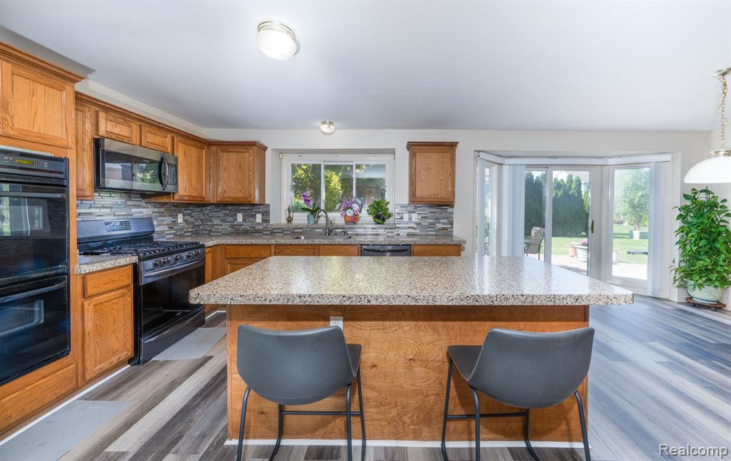 46856 GLENGARRY Boulevard, Canton, MI 48188 — Photo 29