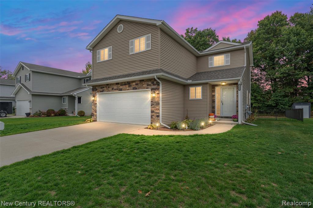 6496 Skylar Lane, Waterford, MI 48327 — front exterior