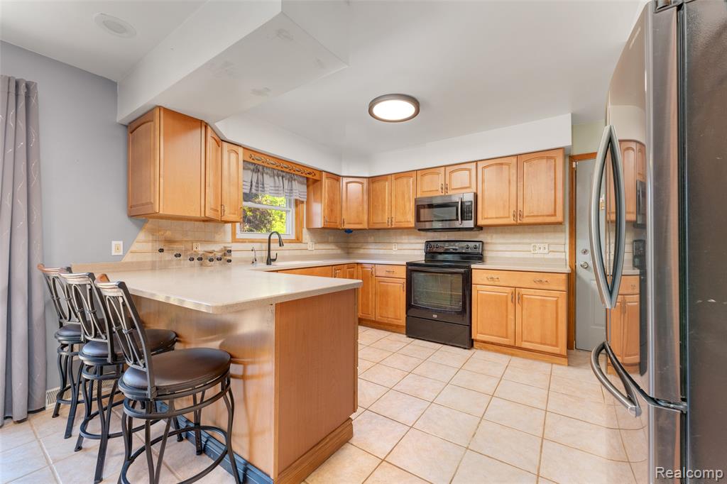 6879 Crofoot Road, Howell, MI 48843 — Photo 8