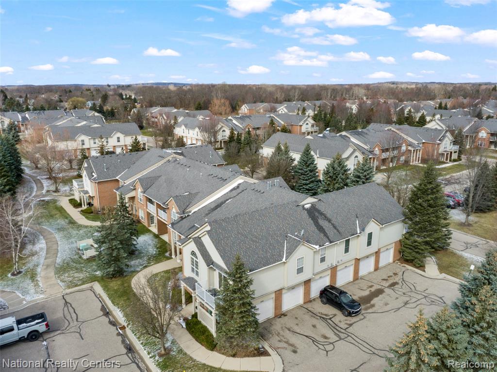 7201 Farmingdale Lane, Walled Lake, MI 48390 — Photo 34