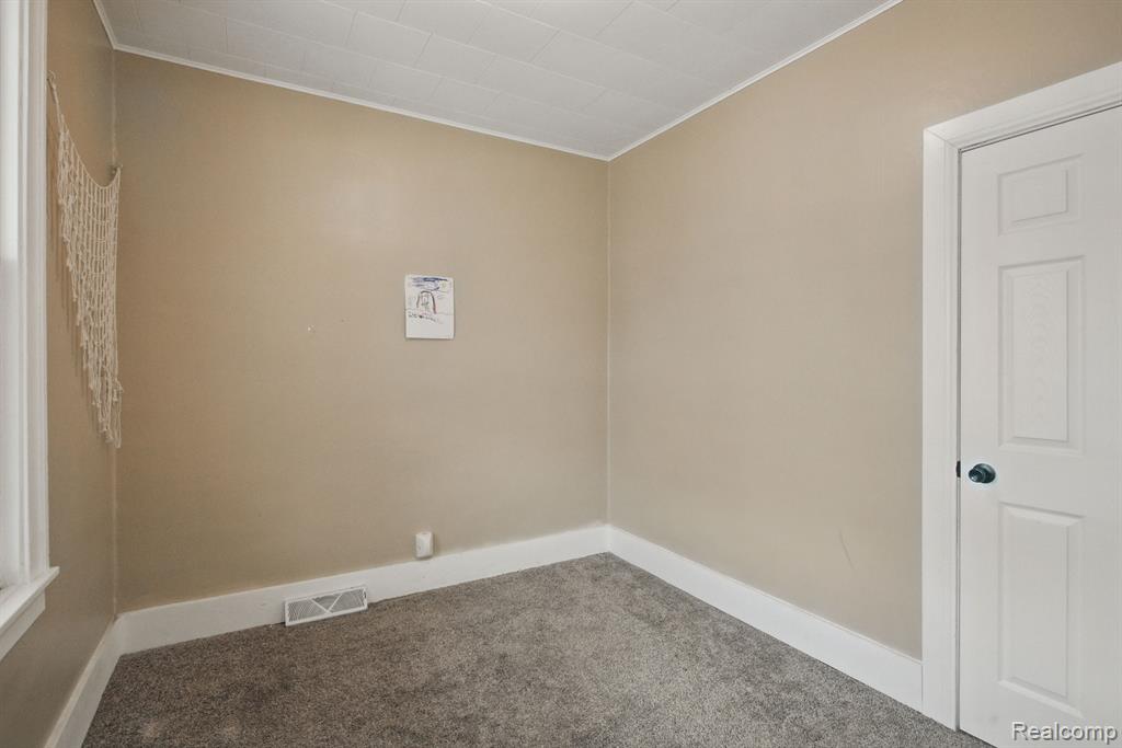 880 WHITE Avenue, Lincoln Park, MI 48146 — Photo 33
