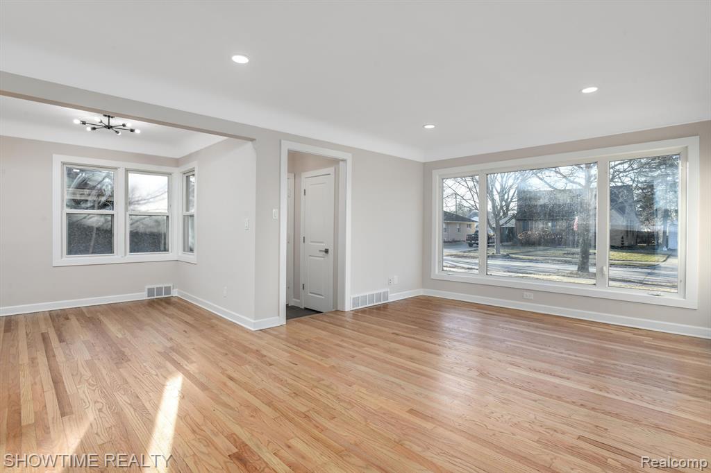 4256 BUCKINGHAM Road, Royal Oak, MI 48073 — Photo 7