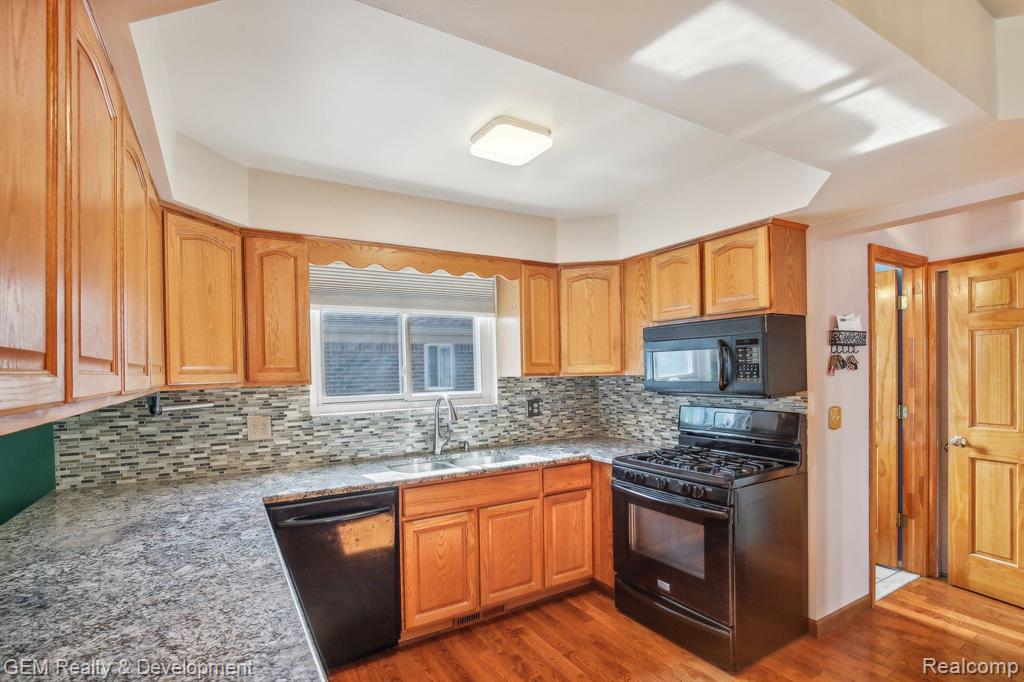 7480 CORBETT Drive, Canton, MI 48187 — Photo 5