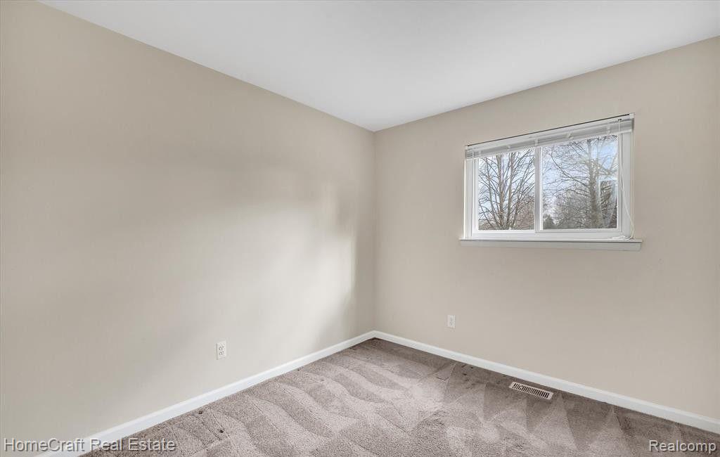 9224 PANAMA Avenue, Ypsilanti, MI 48198 — Photo 17