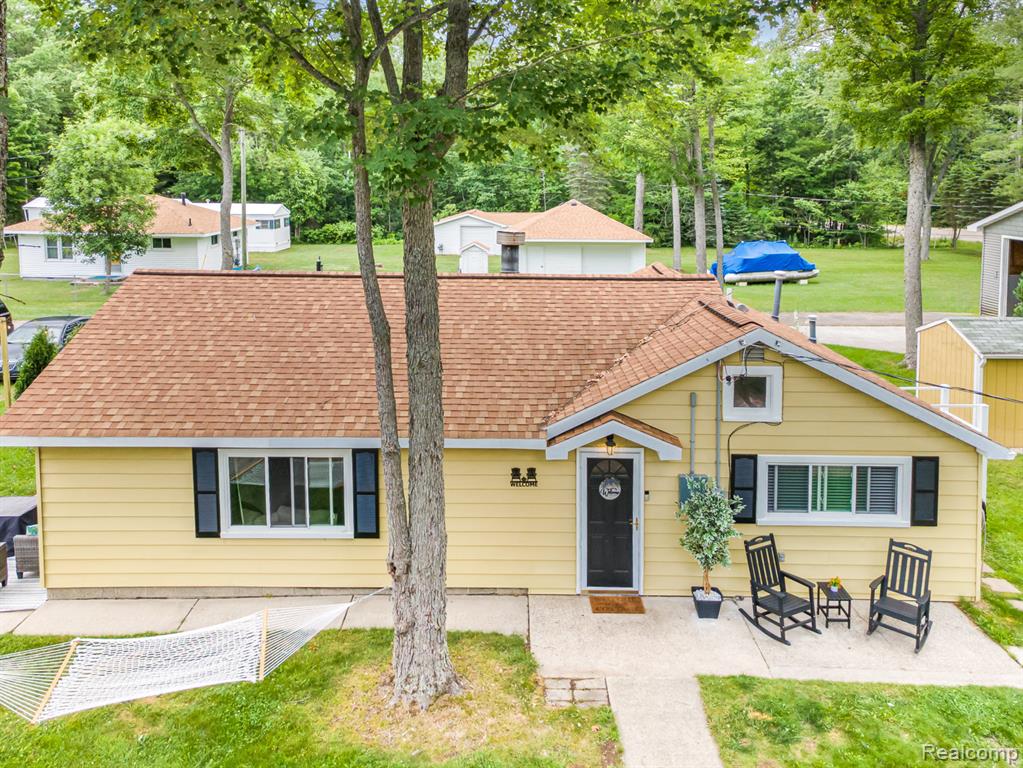 6789 E Houghton Lake Drive, Houghton Lake, MI 48629