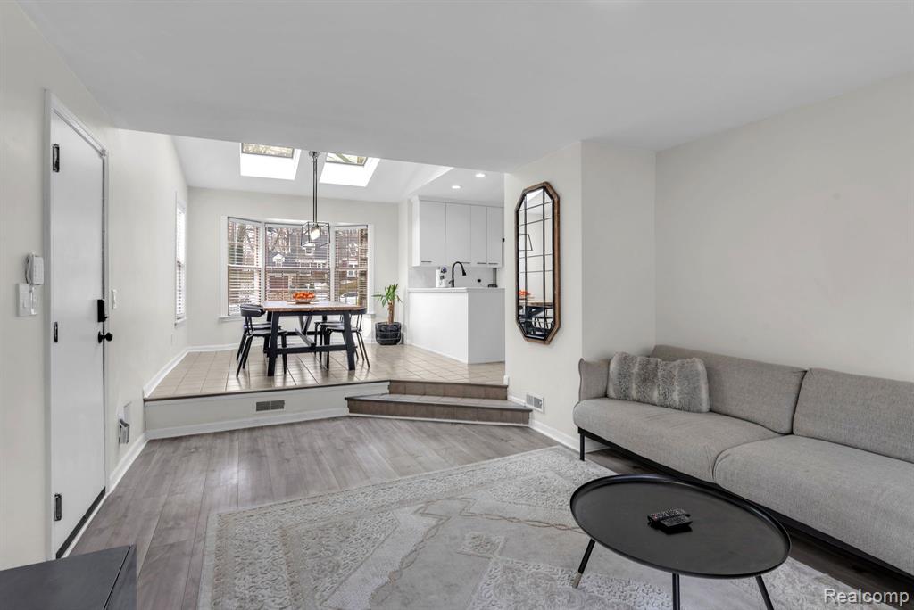 6 CLINTON Lane, Dearborn, MI 48120 — Photo 13