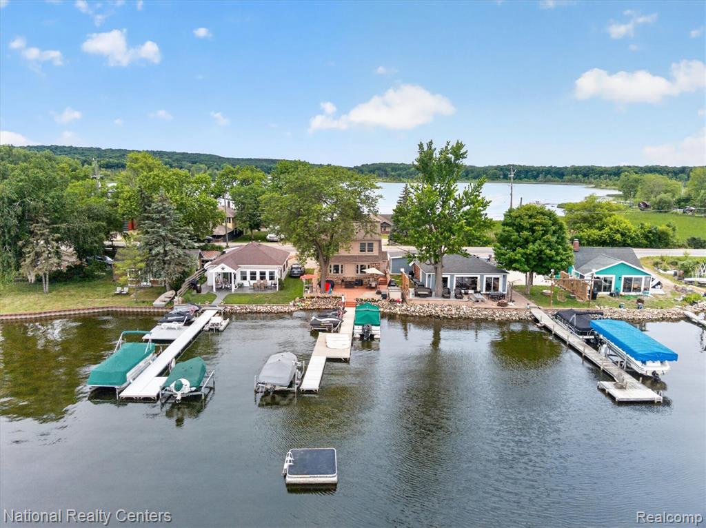 9450 Dexter Pinckney Road, Pinckney, MI 48169 — Photo 32