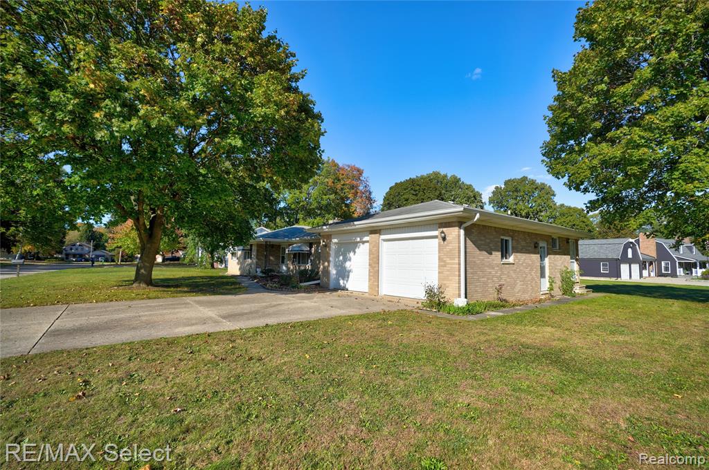 4290 Hedgethorn Circle, Burton, MI 48509 — Photo 63