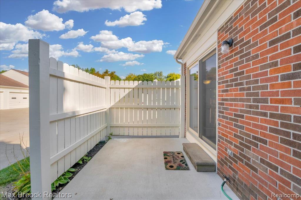 7617 Woodview Drive, Waterford, MI 48327 — Photo 23