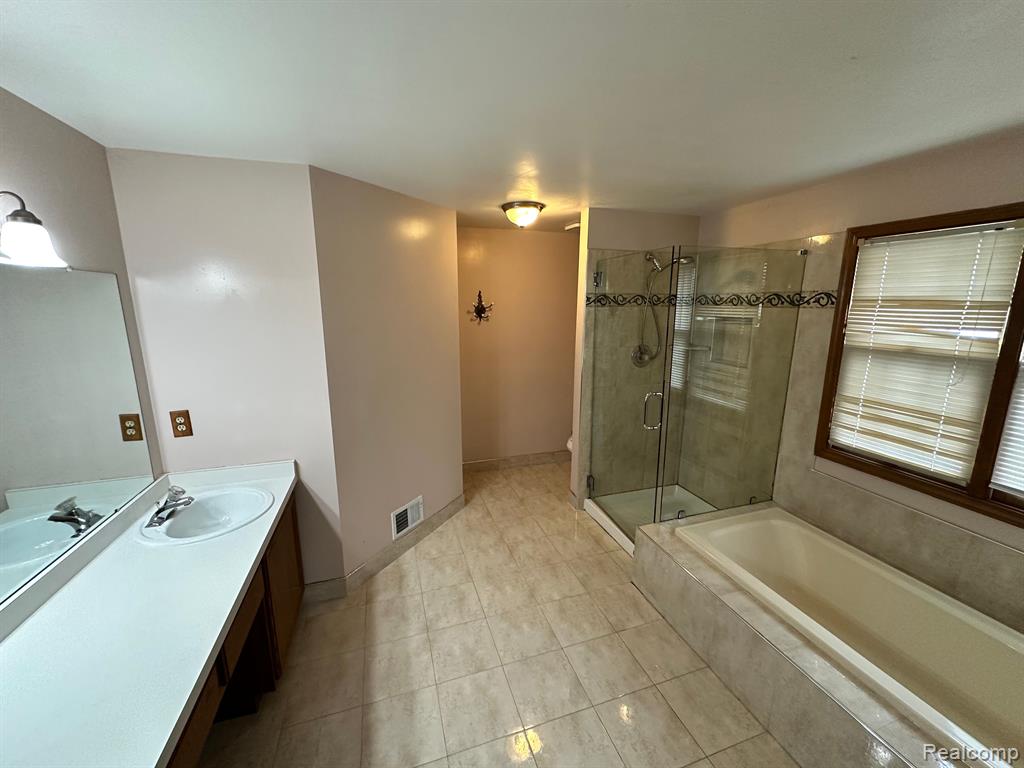 577 LEXINGTON Drive, Rochester Hills, MI 48307 — Photo 17