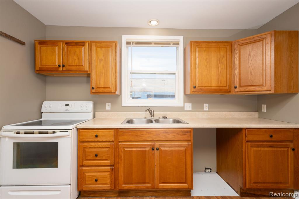 3421 N Genesee Road, Flint, MI 48506 — Photo 11