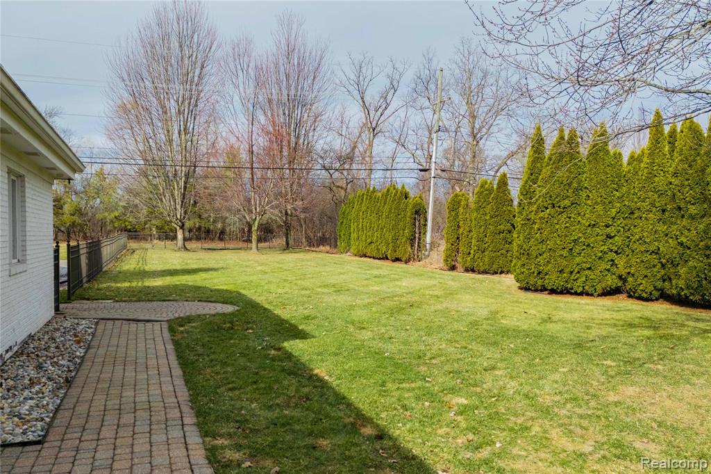 21774 East River Road, Grosse Ile, MI 48138 — Photo 10