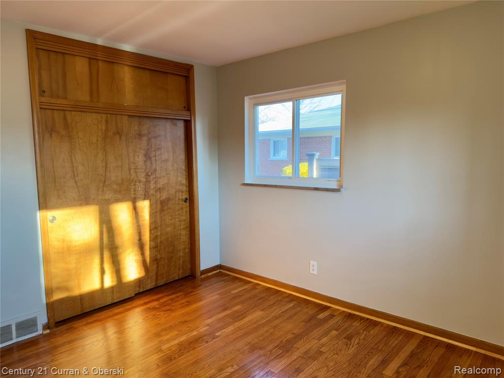 6590 Rockland Street, Dearborn Heights, MI 48127 — Photo 10